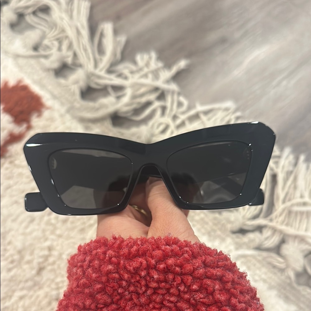 Chic Black Sunglasses